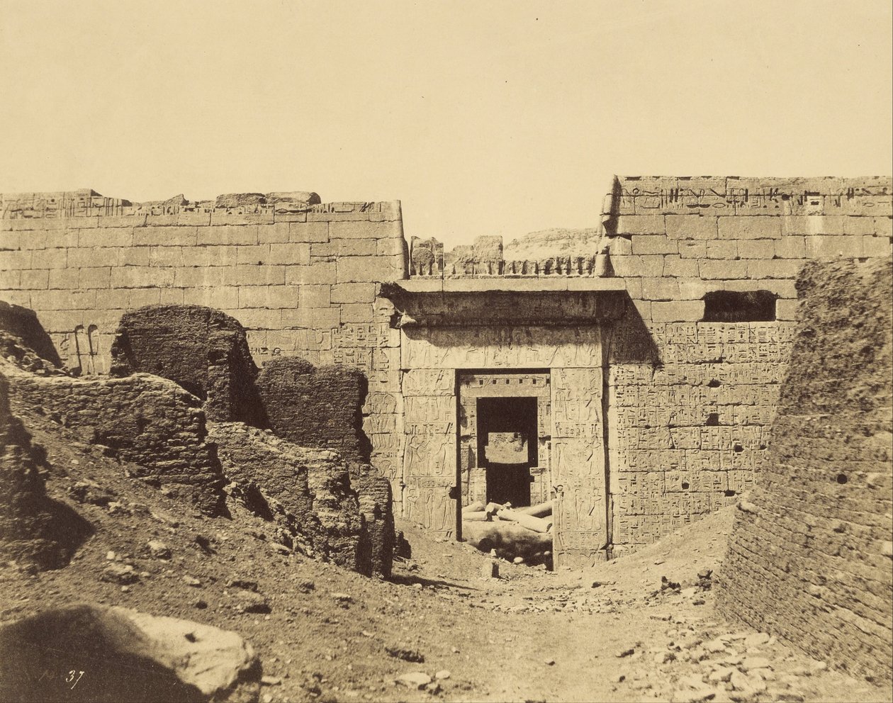 （Medinet-Habou，RamsesMeïamoun宫，第二法院入口） 作者 约翰·比斯利·格林