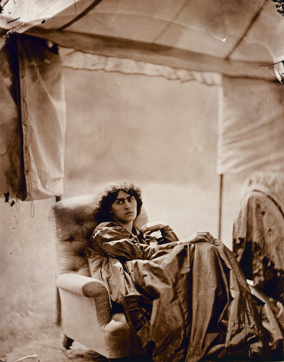 Jane Morris（1839-1914）1865年的肖像（蛋白印刷品） 作者 约翰·帕森斯