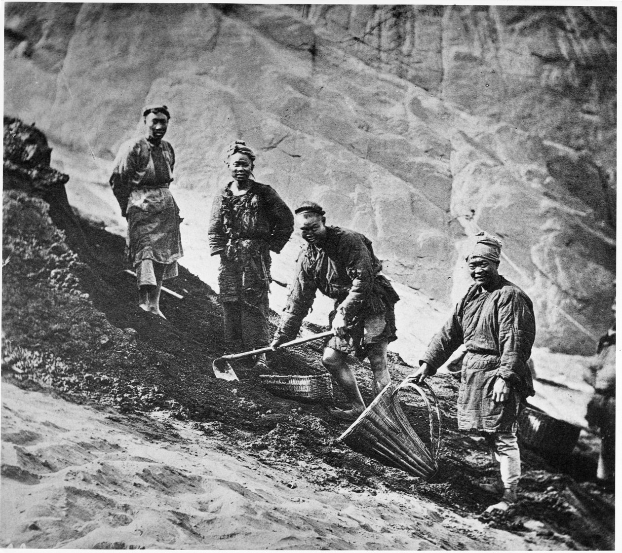 中国煤矿工人，c.1867-72 作者 约翰汤姆森