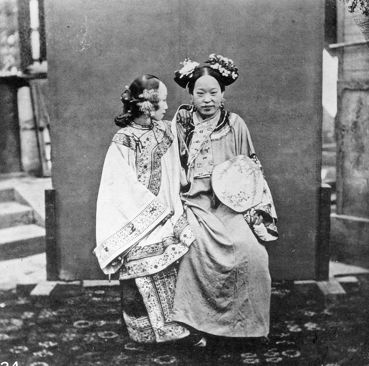 Manchu Ladies，c.1867-72 作者 约翰汤姆森