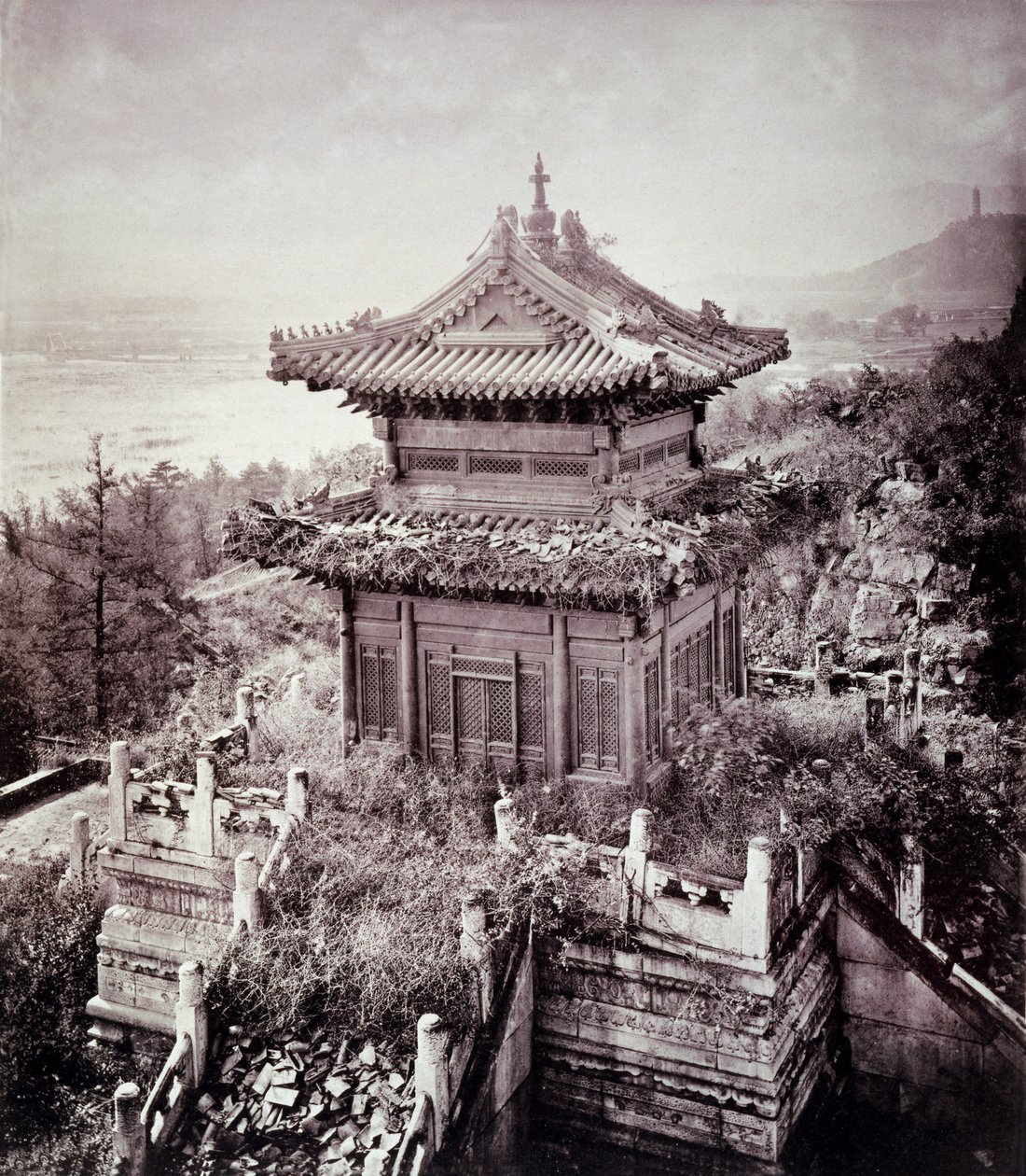 杂草丛生的宝塔，c.1855-65（珂罗版） 作者 约翰汤姆森
