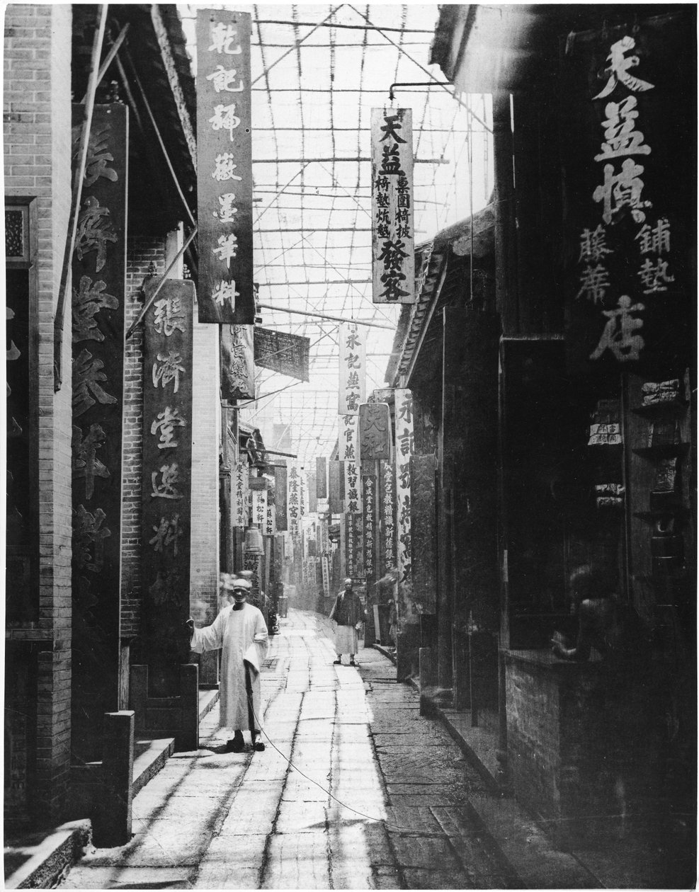 Physic Street，Canton，c.1867-72（黑白照片） 作者 约翰汤姆森
