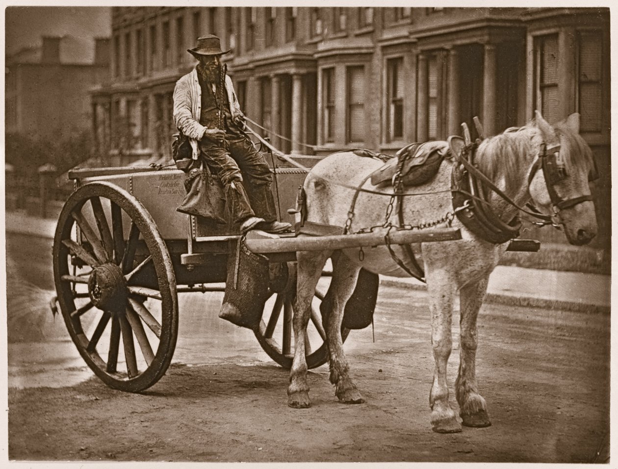 The Water Cart，来自&39;伦敦街头生活&39;，1877-78（woodburytype） 作者 约翰汤姆森