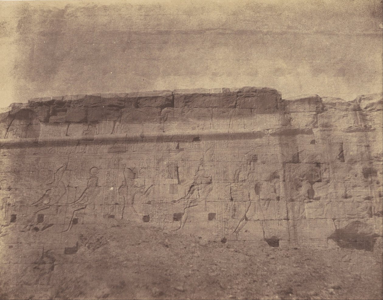 埃德夫（Edfu），围墙东立面的雕塑和铭文 作者 约翰·比斯利·格林