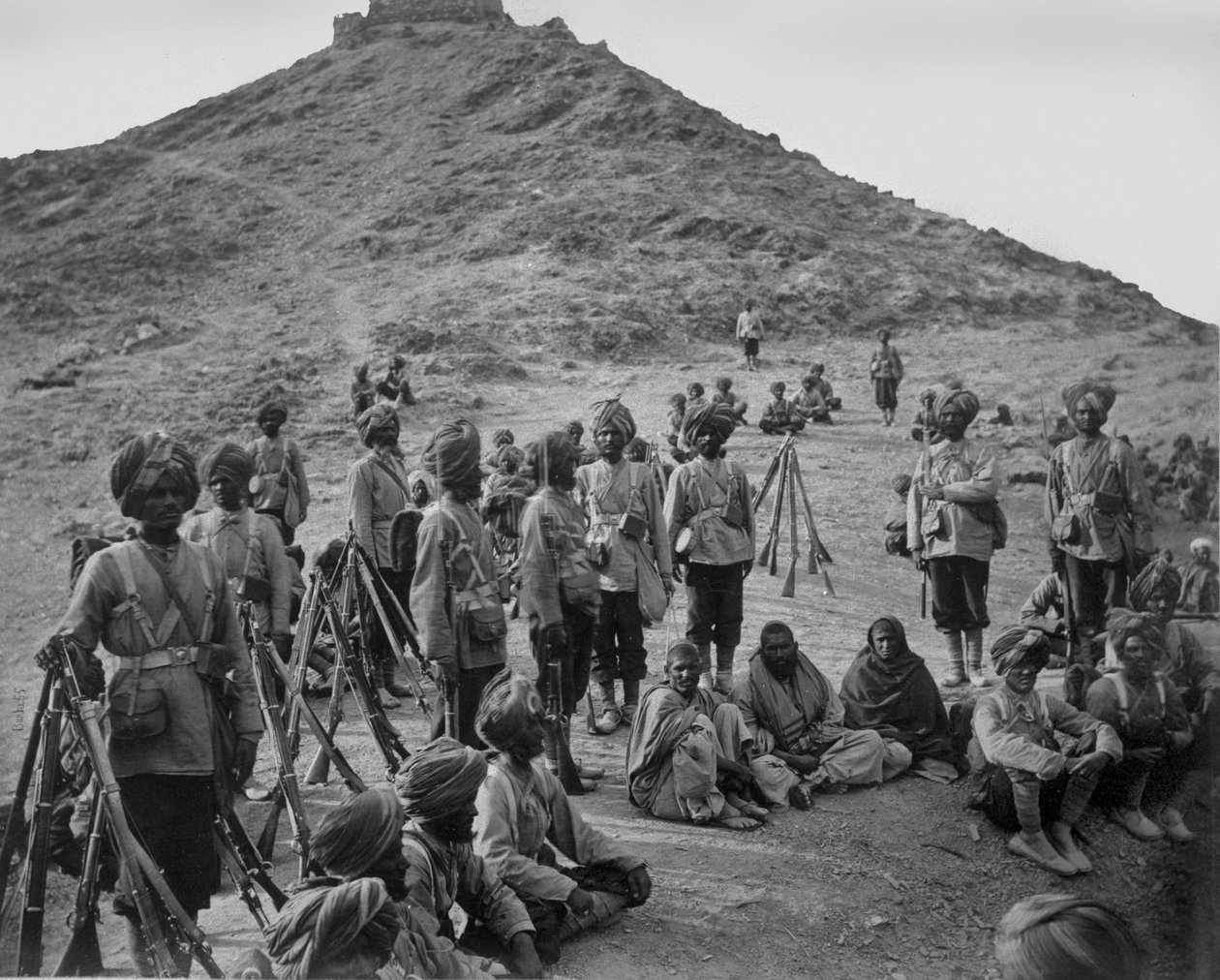 1878年至1879年，在Khurd Khyber护送了第45名土着步兵，从Bassaule逮捕了囚犯 作者 