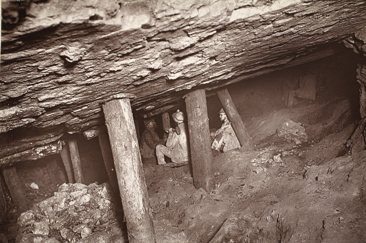 66 号，蓝山矿井，插图选自 J.C. Burrows 和 William Thomas 所著《Mongst mines and miners, or Underground Scenes by Flash-Light》，1893 年出版（棕褐色照片）。1893 年（棕褐色照片） 作者 约翰·查尔斯·伯罗