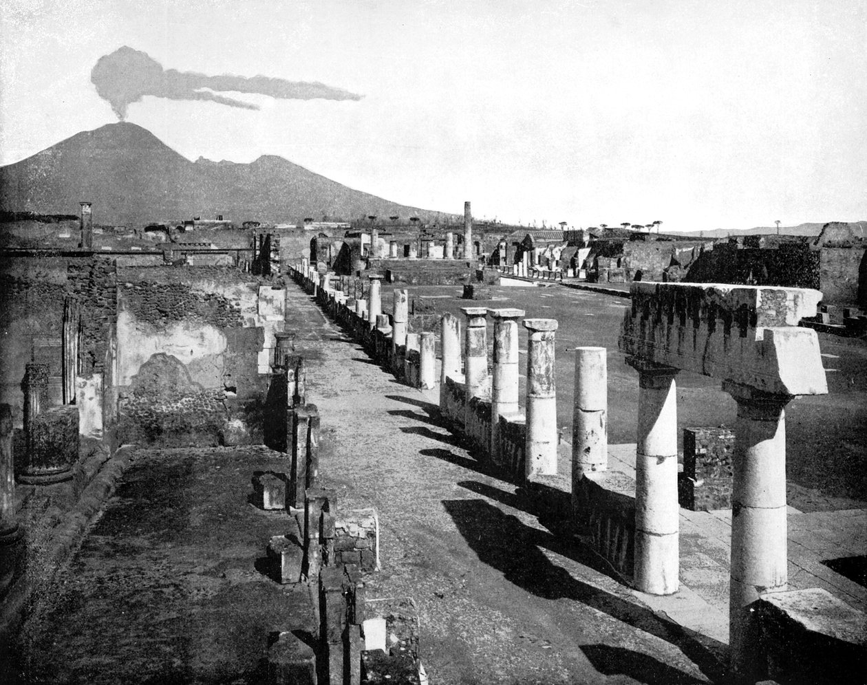 论坛，意大利庞贝城，1893年。 作者 约翰·斯托达德