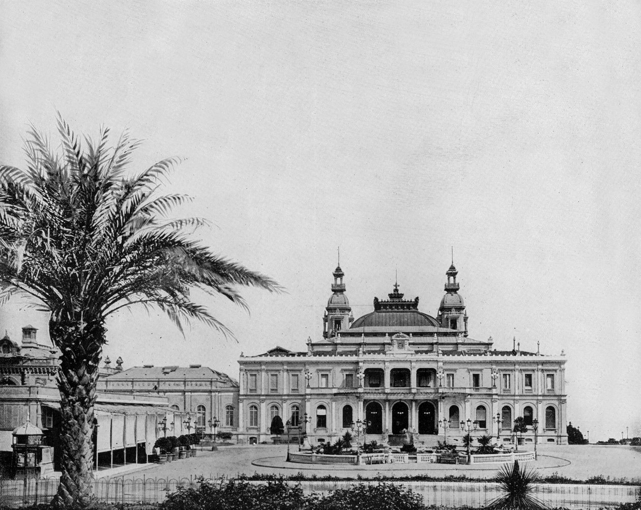蒙特卡洛赌场由Charles Garnier于1863年建造（黑白照片）。 作者 约翰·劳森·斯托达德