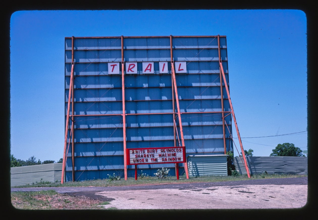 美国得克萨斯州雅典 Trail Drive-In 作者 约翰·马戈利斯