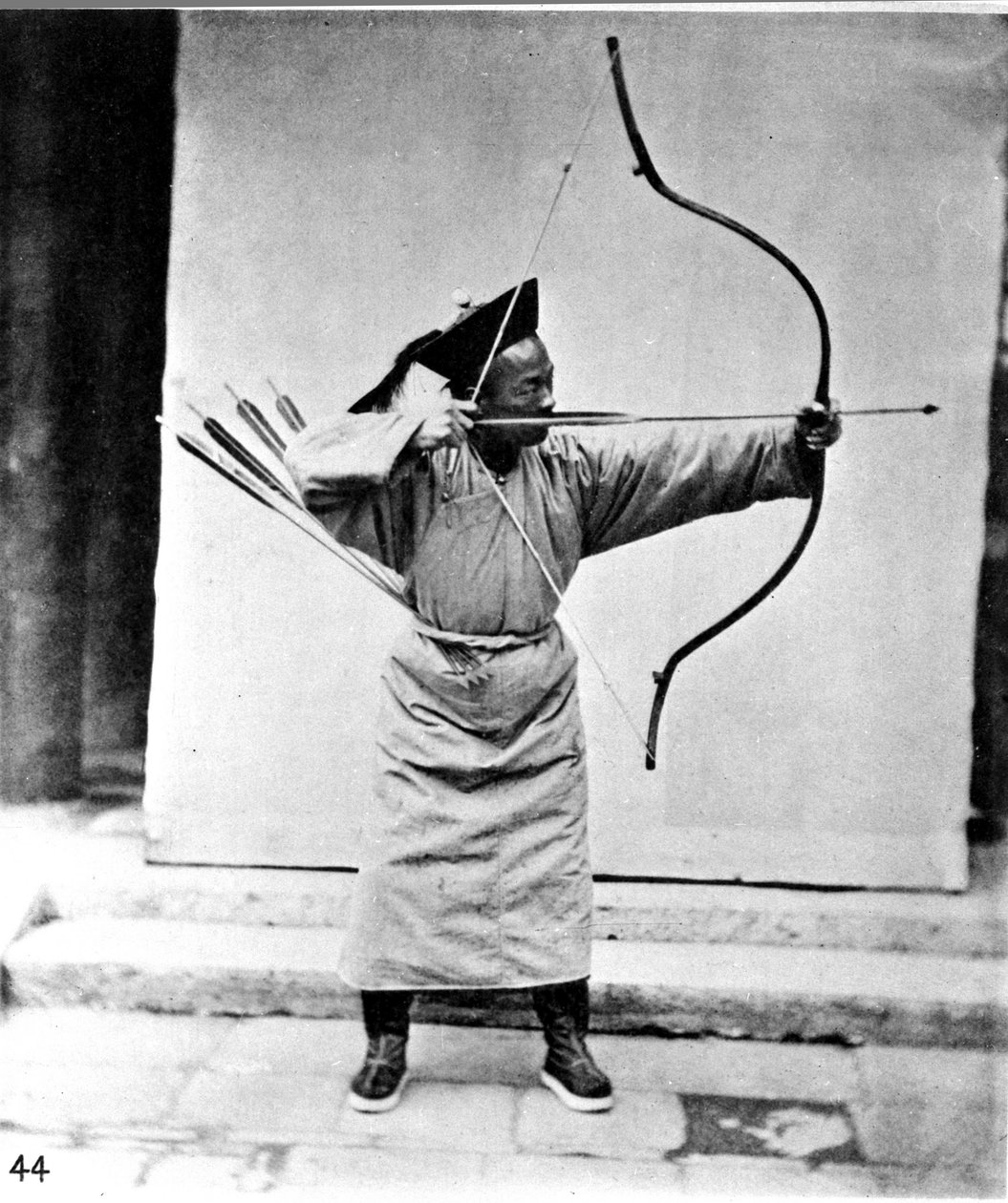 中国，弓箭手，约1870年（照片 作者 约翰汤姆森