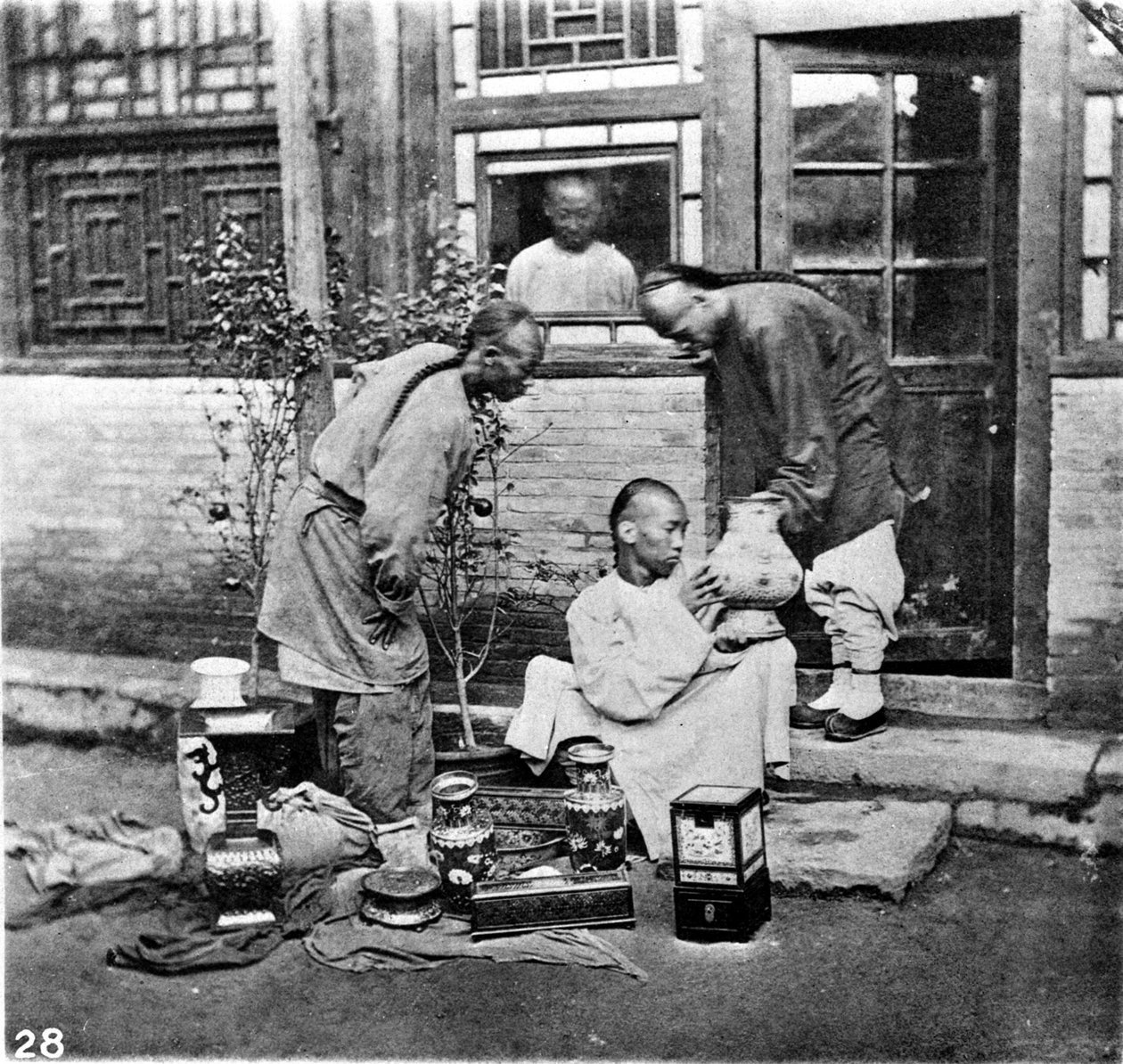 中国，锦衣卫或艺术爱好者，约1870年（照片）。 作者 约翰汤姆森