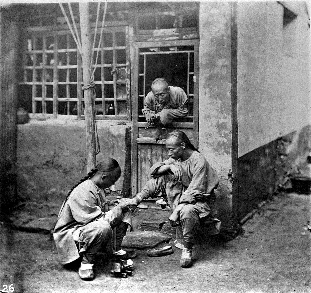 中国，修脚，约1870年(照片) 作者 约翰汤姆森