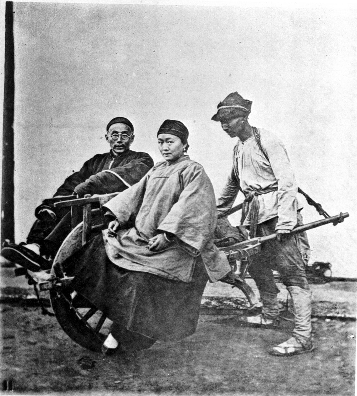 中国，约1870年的人力车(照片) 作者 约翰汤姆森