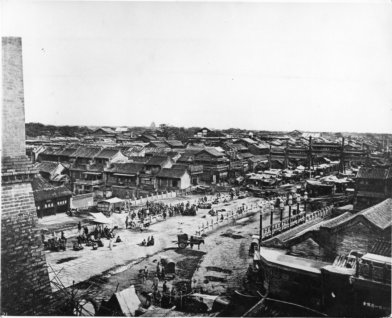 北京中国区中央街的看法，c.1870 作者 约翰汤姆森