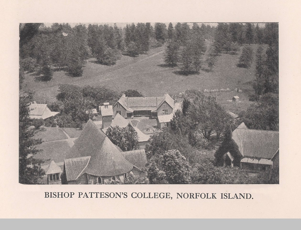 主教Pattesons学院，诺福克岛，1912年 作者 约翰·瓦特·比蒂