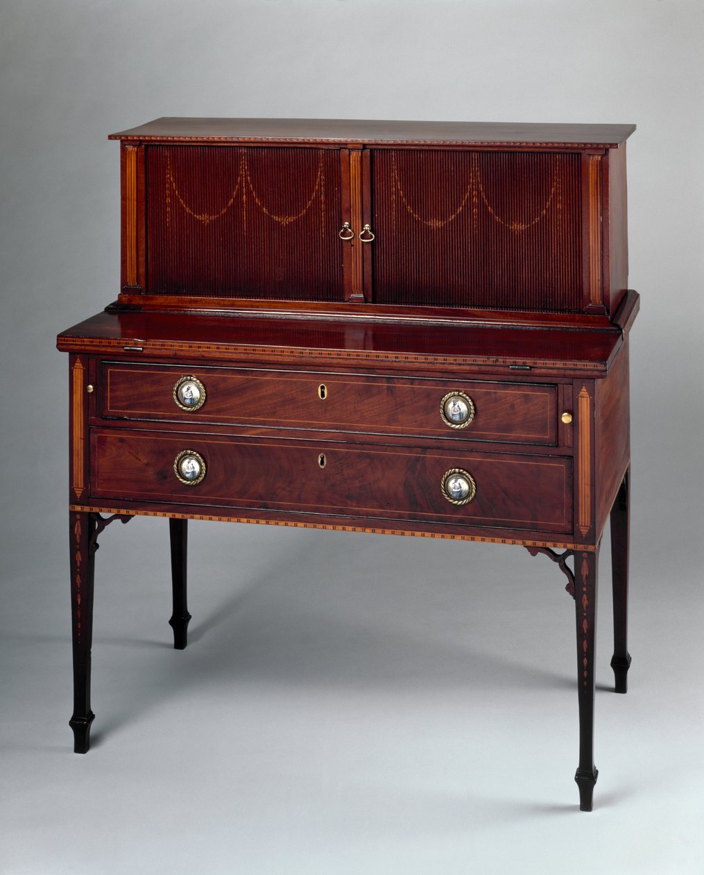 Tambour办公桌，归功于John和Thomas Seymour的商店或Thomas Seymours波士顿家具仓库，1794-1810（桃花心木镶嵌） 作者 约翰和托马斯1771 1848西摩