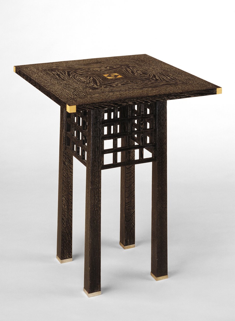 表，1904年（带有白色填充物的黄檀橡木，黄杨木镶嵌和镀银镶嵌） 作者 约瑟夫·霍夫曼