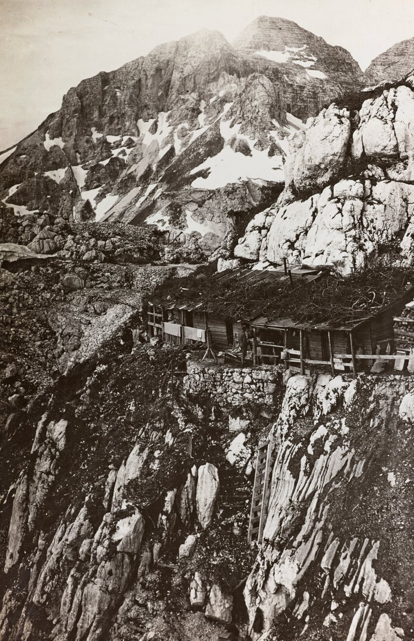 专辑“Meine weltkriegs - Erinnerungen South-West Front (Carinthia, Italien, South Tyrol) (My world war - memory of the South-Western Front in Carinthia, Italy, Trentino-Alto Adige) 31/03/1915-12/11/ 1918 - Josef Zohles Wien “：军营山（黑白） 作者 约瑟夫·佐尔斯（Josef Zohles）