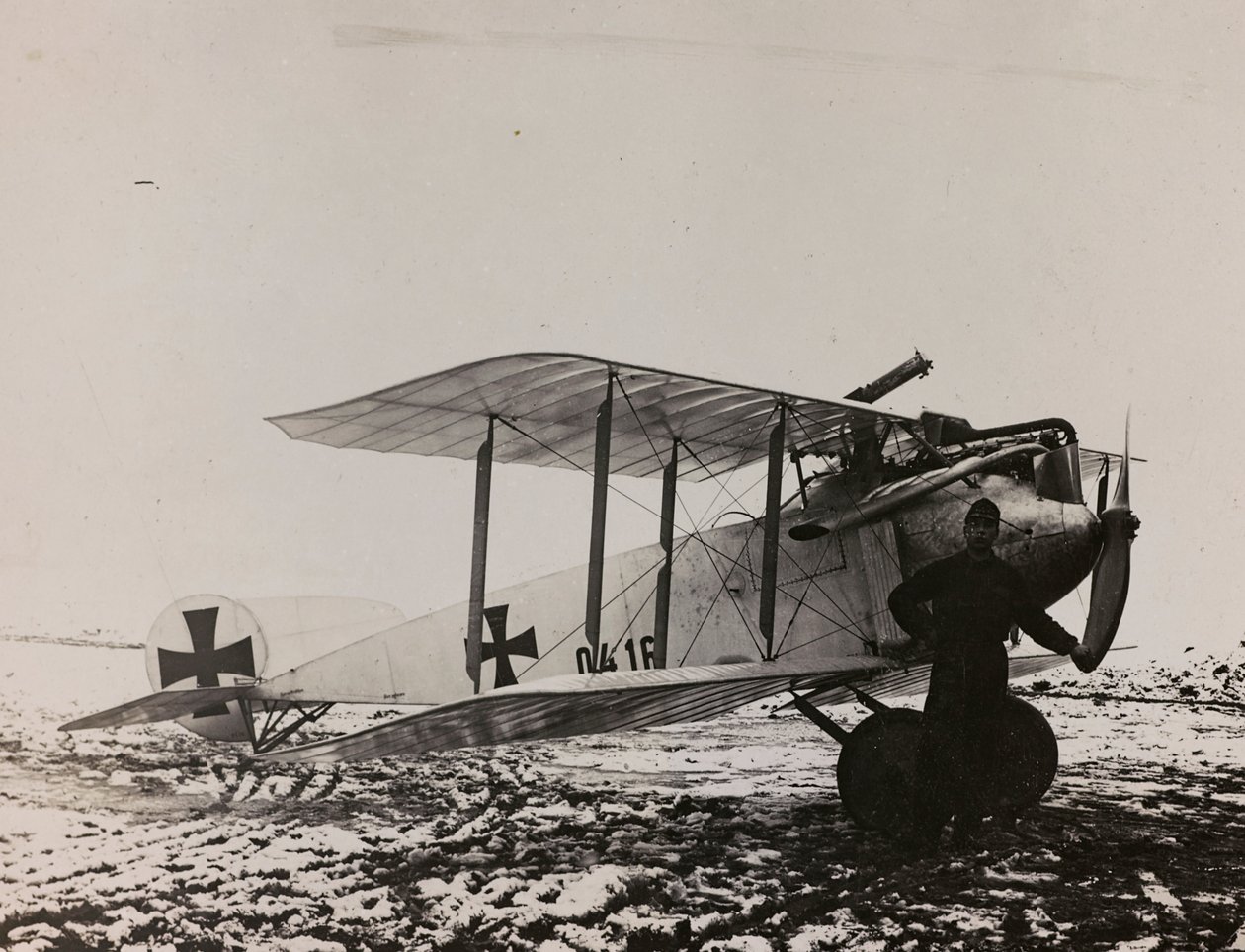 Album "Meine weltkriegs - Erinnerungen South-West Front (Carinthia, Italien, South Tyrol) (My world war - memories of the South-Western Front in Carinthia, Italy, Trentino-Alto Adige) 31/03/1915-12/11/1918 - Josef Zohles Wien ": Austrian plane (b/w photo) 作者 约瑟夫·佐尔斯（Josef Zohles）