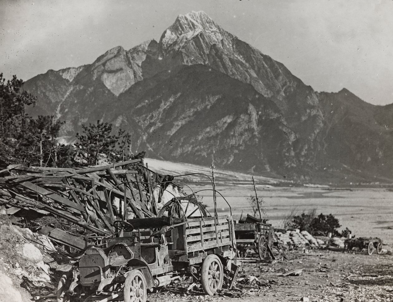 专辑“Meine weltkriegs - Erinnerungen South-West Front (Carinthia, Italien, South Tyrol) (My world war - memory of the South-Western Front in Carinthia, Italy, Trentino-Alto Adige) 31/03/1915-12/11/ 1918 - Josef Zohles Wien “：在 Tagliamento 河上 (b 作者 约瑟夫·佐尔斯（Josef Zohles）