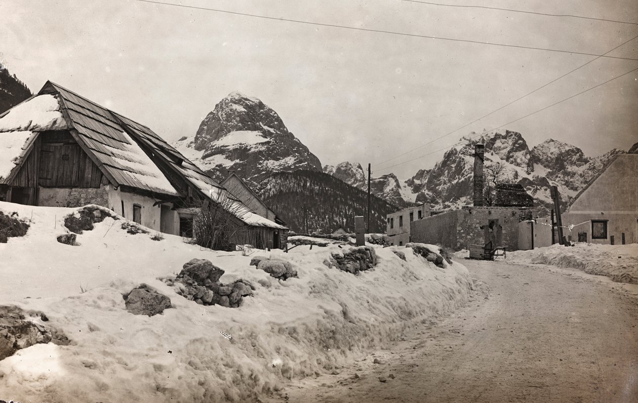 专辑“Meine weltkriegs - Erinnerungen South-West Front (Carinthia, Italien, South Tyrol) (My world war - memory of the South-Western Front in Carinthia, Italy, Trentino-Alto Adige) 31/03/1915-12/11/ 1918 年 - Josef Zohles Wien “：Cave del Predil 的景色（b/ 作者 约瑟夫·佐尔斯（Josef Zohles）