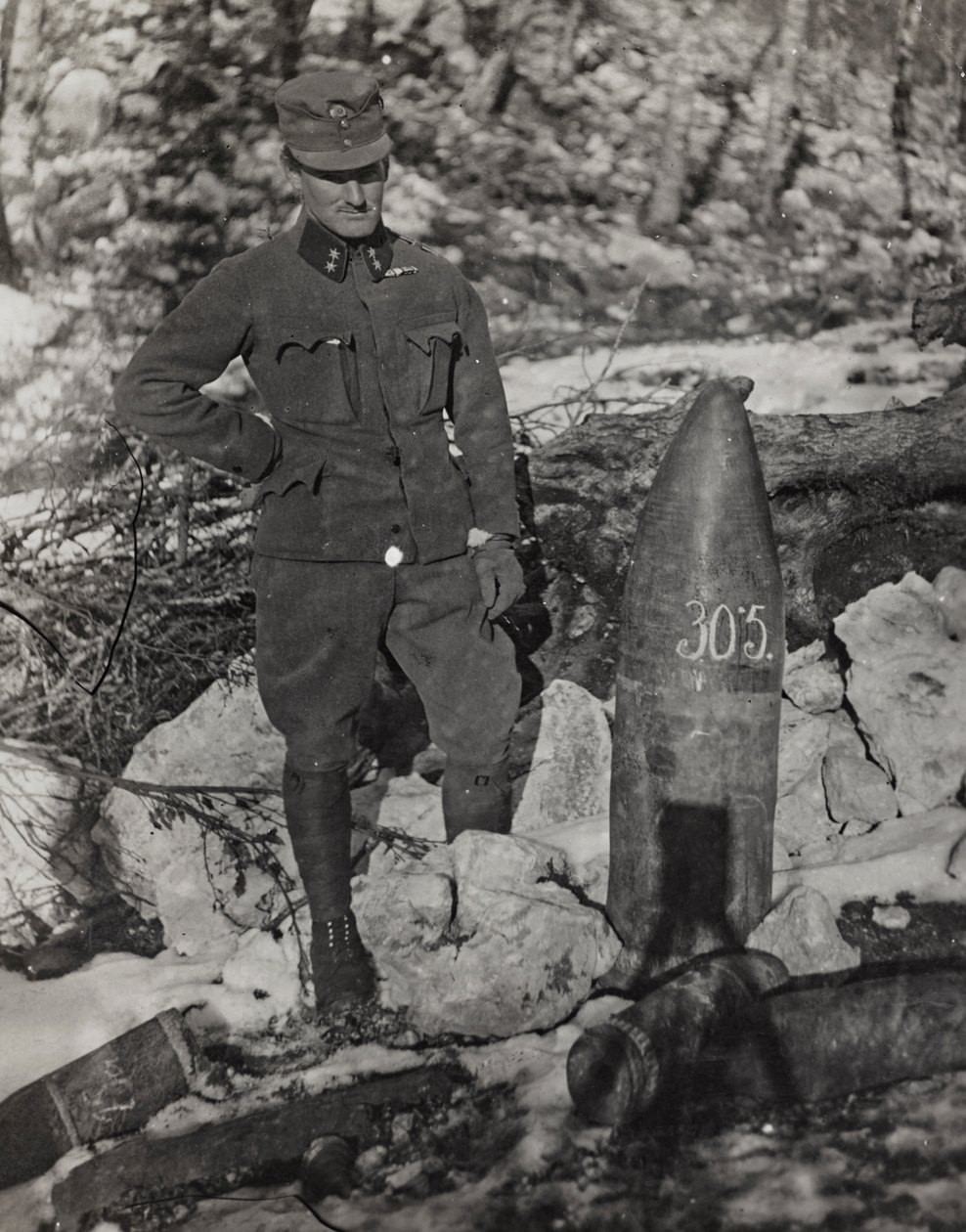 专辑“Meine weltkriegs - Erinnerungen South-West Front (Carinthia, Italien, South Tyrol) (My world war - memory of the South-Western Front in Carinthia, Italy, Trentino-Alto Adige) 31/03/1915-12/11/ 1918 年 - Josef Zohles Wien “：带子弹的士兵（黑白 ph 作者 约瑟夫·佐尔斯（Josef Zohles）