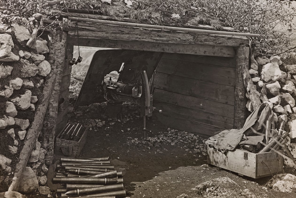 Album "Meine weltkriegs - Erinnerungen South-West Front (Carinthia, Italien, South Tyrol) (My world war - memories of the South-Western Front in Carinthia, Italy, Trentino-Alto Adige) 31/03/1915-12/11/1918 - Josef Zohles Wien ": military depot (b/w photo) 作者 约瑟夫·佐尔斯（Josef Zohles）