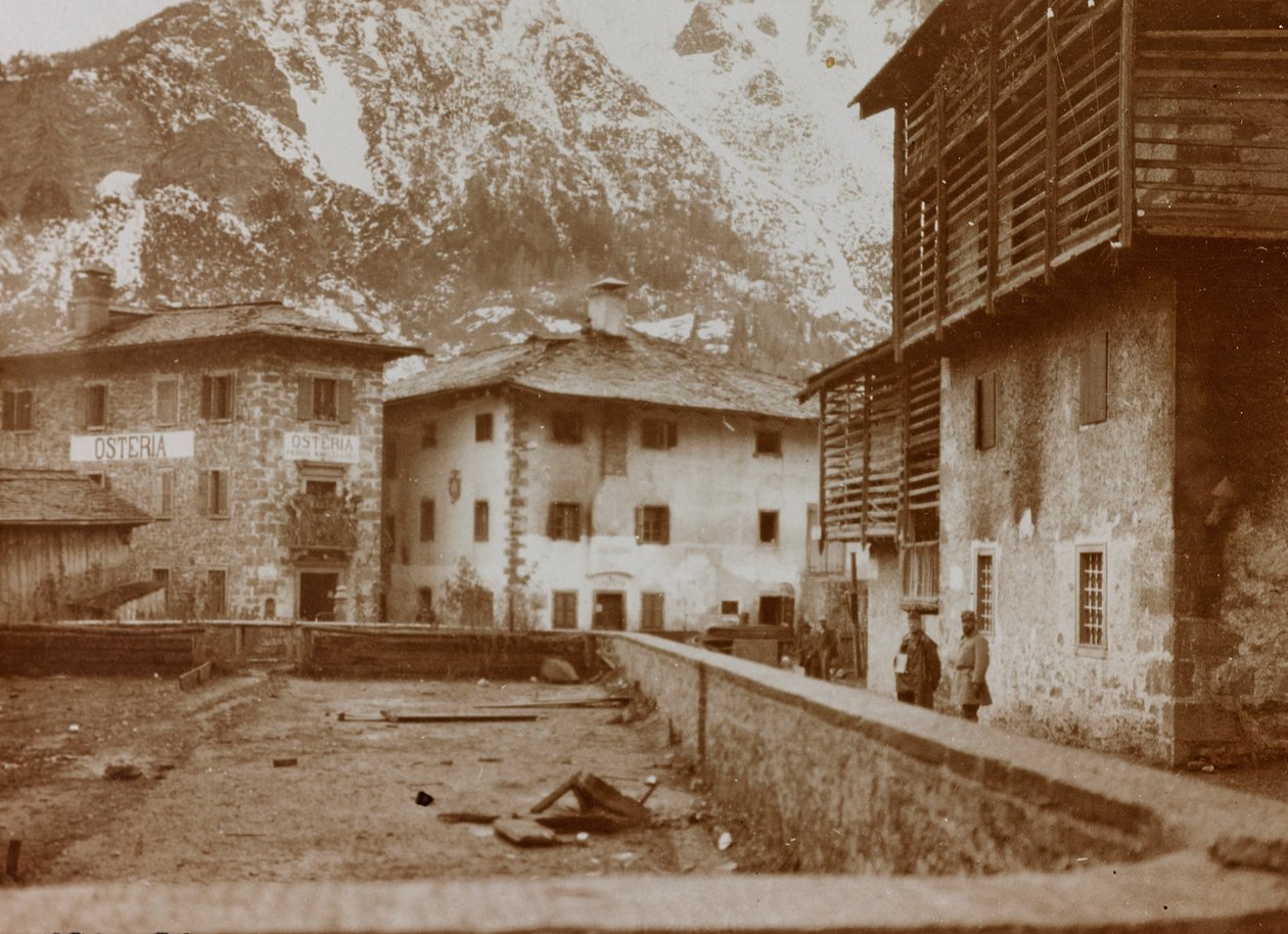 Album "Meine weltkriegs - Erinnerungen South-West Front (Carinthia, Italien, South Tyrol) (My world war - memories of the South-Western Front in Carinthia, Italy, Trentino-Alto Adige) 31/03/1915-12/11/1918 - Josef Zohles Wien ": view of Chiusaforte (b/w ph 作者 约瑟夫·佐尔斯（Josef Zohles）