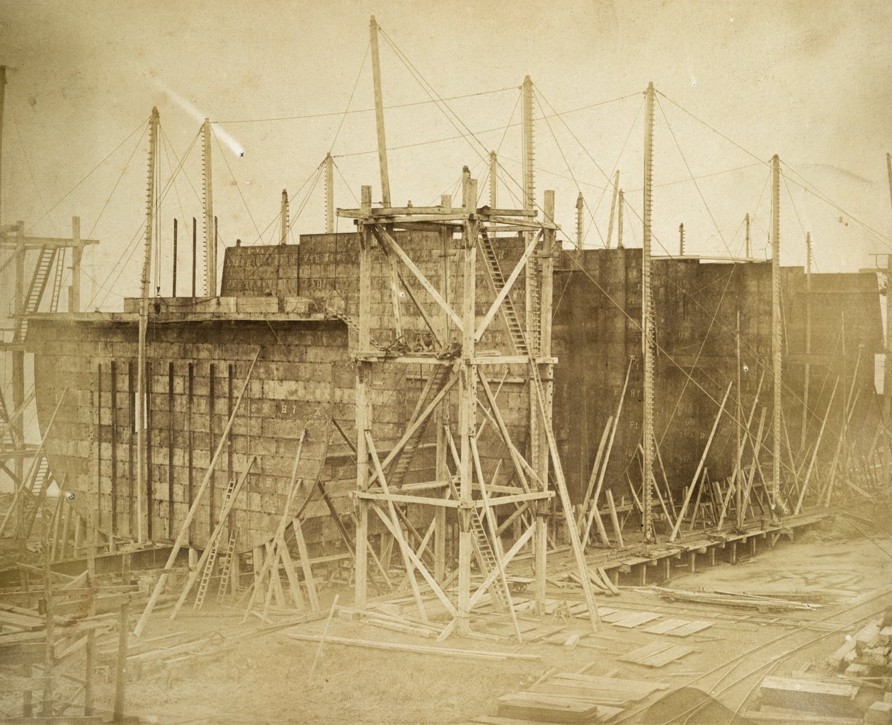 建设中的 "大东方 "号，伦敦米尔沃尔，1855年 作者 约瑟夫·坎德尔