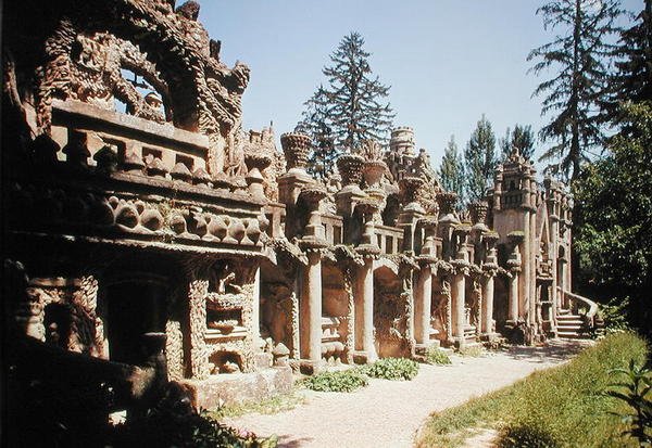 理想宫殿，建于1879年至1912年 作者 约瑟夫·费迪南德·契瓦尔