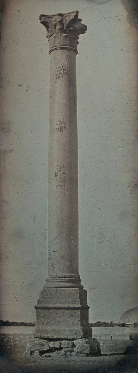 庞贝的柱子，亚历山大，1842年。 作者 Joseph Philibert Girault De Prangey