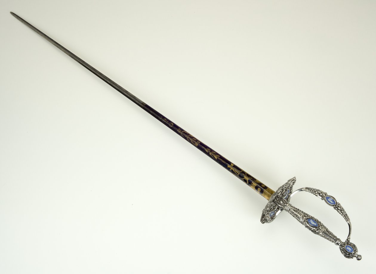 小剑，约1790年（刻面，打磨，蓝色和镀金钢，配以铁和碧玉器皿） 作者 约西亚·韦奇伍德