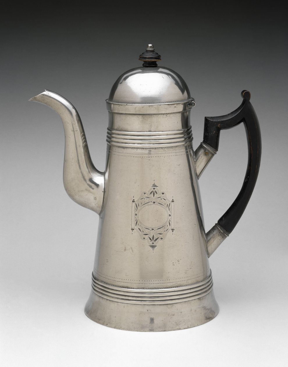 咖啡壶c。 1814至1825年（粉状，木材） 作者 小埃比尼泽·史密斯（Ebenezer Smith Jr.）