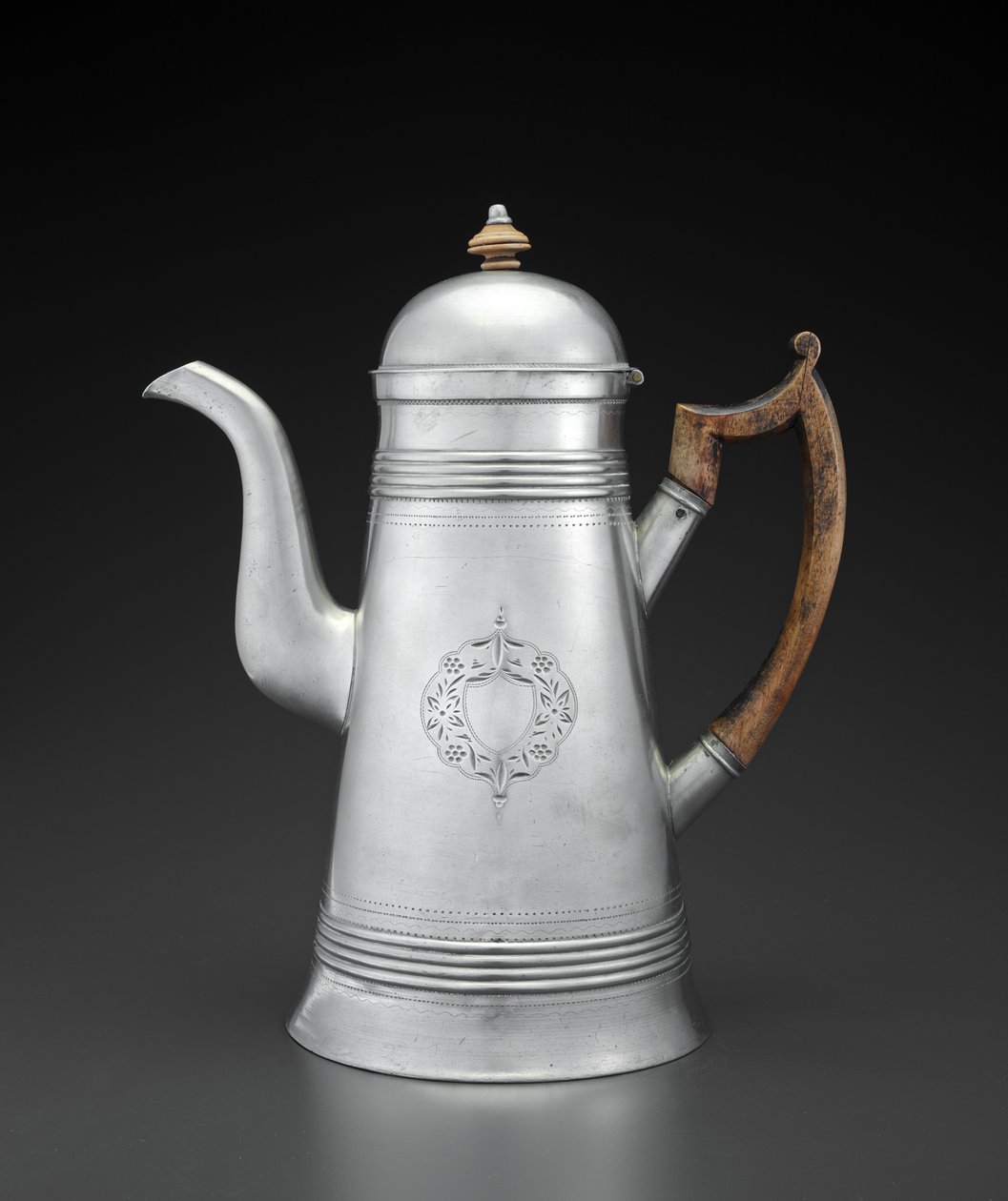 咖啡壶c。 1814至1825年（粉状，木材） 作者 小埃比尼泽·史密斯（Ebenezer Smith Jr.）