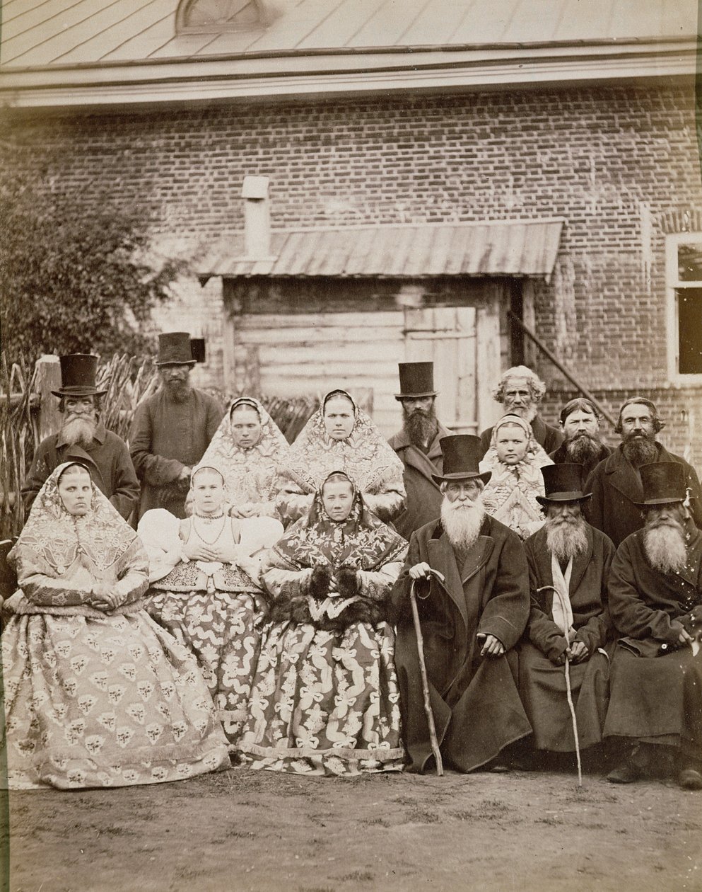 来自Nijni，Novgorod，1875年的家庭（蛋白印刷品） 作者 胡安·拉乌尔特（Juan Raoult）