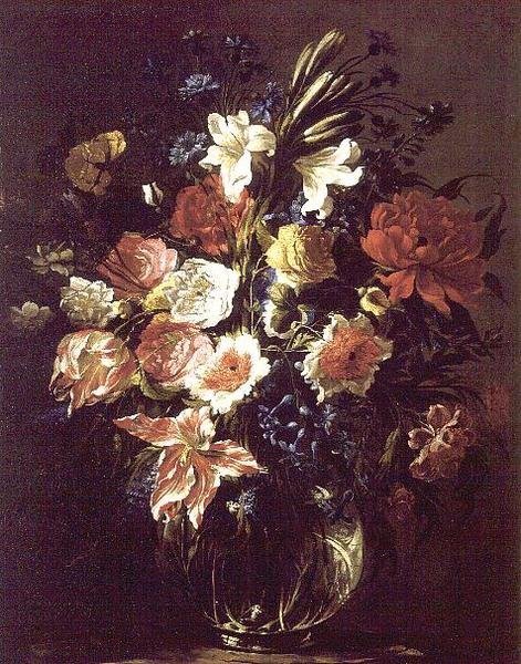 百合花、牡丹花、郁金香、矢车菊和其他鲜花放在基座的玻璃花瓶上 作者 胡安·德·阿雷利亚诺