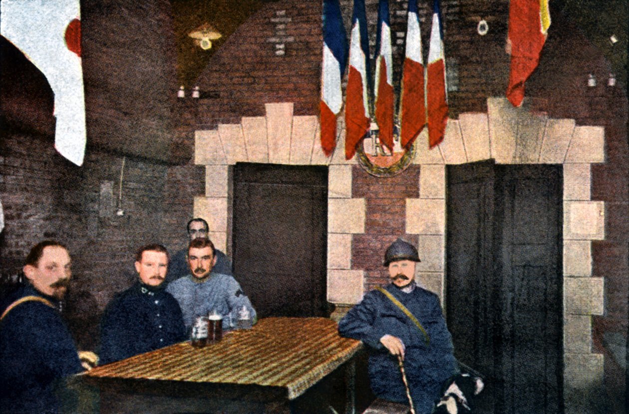 1916年9月，Verdun的一个厨房中的法国士兵（彩色） 作者 朱尔斯·格维斯·考特莱蒙