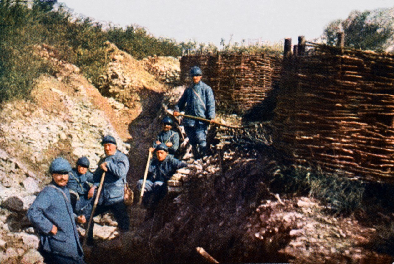 1916年9月，凡尔登战役前的法国士兵（彩色） 作者 朱尔斯·格维斯·考特莱蒙