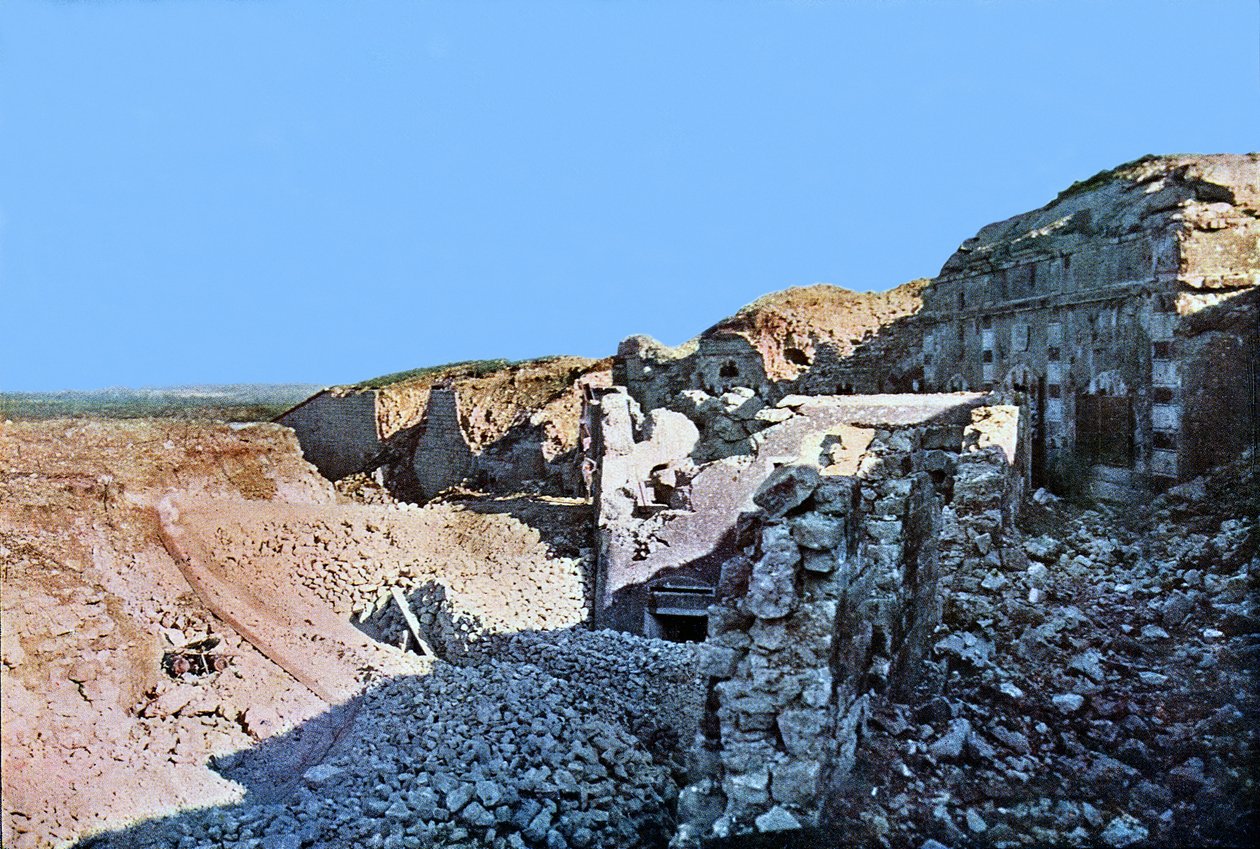1916年9月在凡尔登附近的Fort de Moulainville（自然色） 作者 朱尔斯·格维斯·考特莱蒙