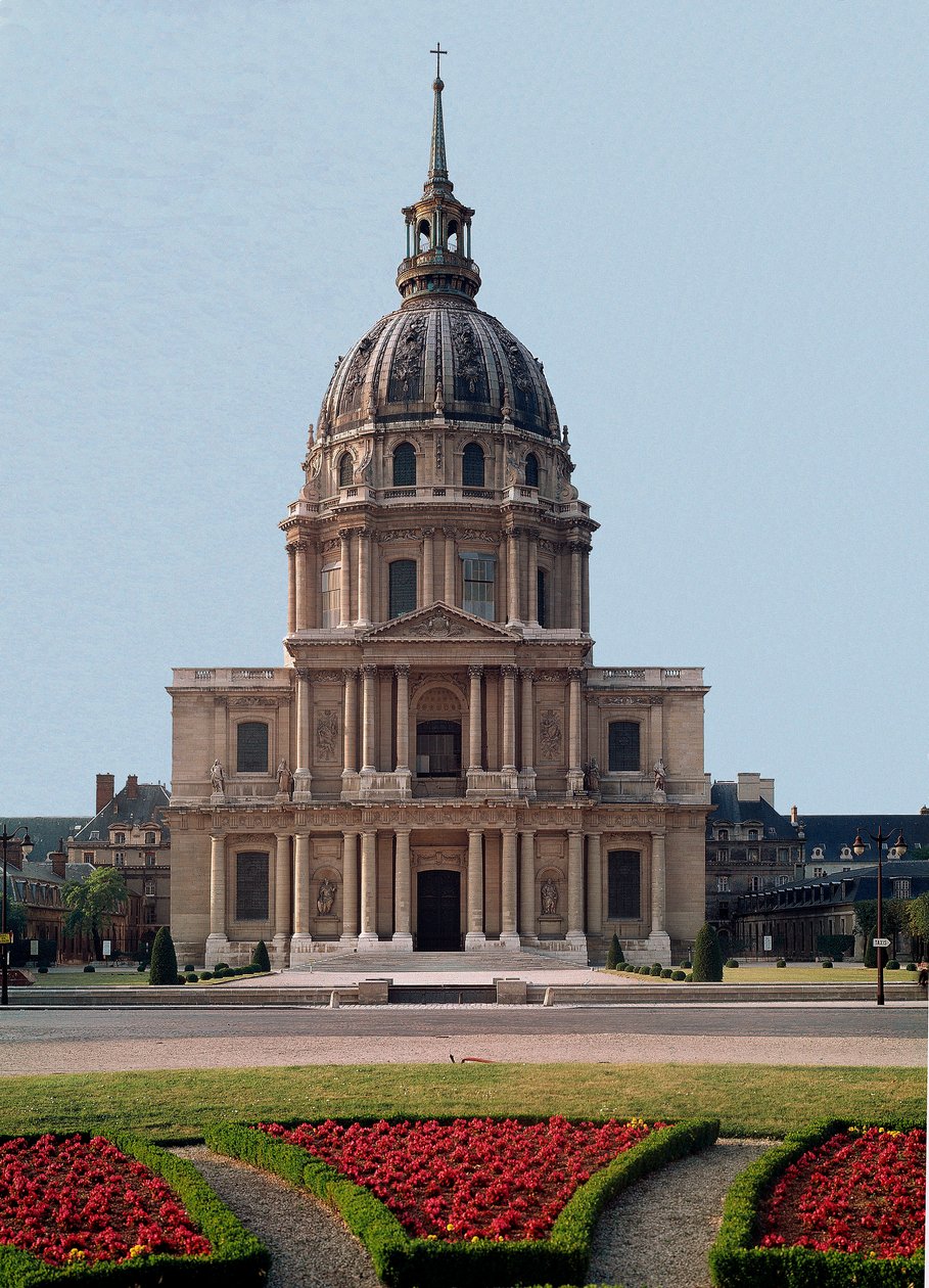 Jules Hardouin Mansart（1646-1708）在Liberal Bruand的一个项目中实现的荣军院圆顶的南视图。 1679-1708 年巴黎 - 荣军院酒店的圆顶，由 Hardouin Jules Mansart（1646-1708 年）于 1679-1708 年建造。 法国巴黎 作者 朱尔斯·哈杜因·曼萨特