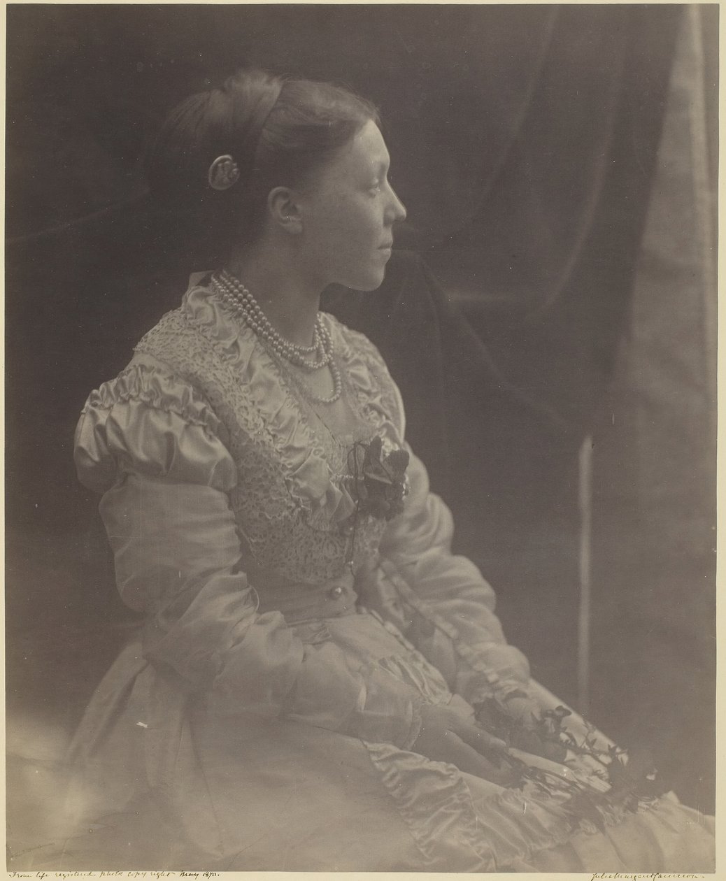 安妮-萨克雷-里奇，1870年5月。 作者 朱莉娅·玛格丽特·卡梅伦