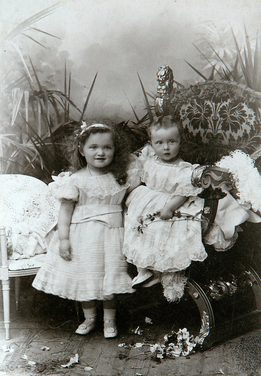 俄罗斯大公爵夫人奥尔加·尼古拉耶夫娜（Olga Nikolaevna）和塔蒂亚娜·尼古拉耶夫娜（Tatiana Nikolaievna），十九世纪末 作者 K·冯·哈恩