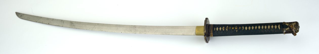 1937-45年为海军军官使用的“ Kai-gunto”图案剑（钢，木材，黄铜，烫金，绳索和射线皮） 作者 卡尼米奇·希比诺（Kanemich Hibino）