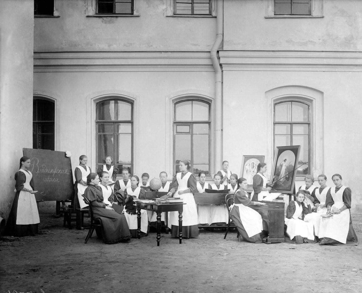弗拉基米尔教会学校，圣彼得堡，1909年 作者 卡尔·卡洛维奇·布拉