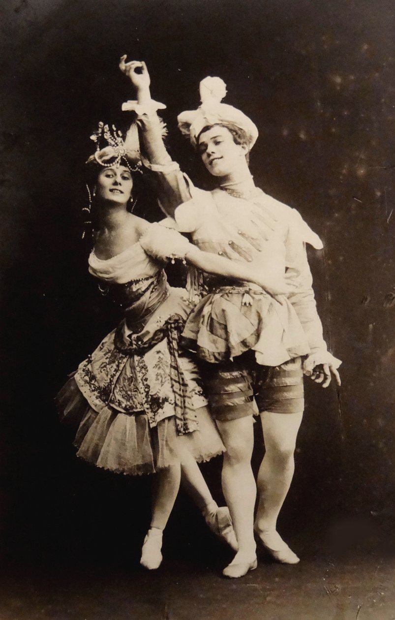 安娜·帕夫洛娃（Anna Pavlova）和瓦斯拉夫·尼金斯基（Vaslav Nijinsky）在1907年尼古拉·切切普宁（Nikolai Tcherepnin）创作的芭蕾舞剧《阿尔·帕维隆·达阿米德》中 作者 卡尔·奥古斯特·菲舍尔