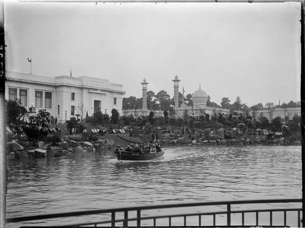 大伦敦布伦特温布利公园，1924 年 6 月 5 日（黑白照片） 作者 凯瑟琳·让·麦克菲