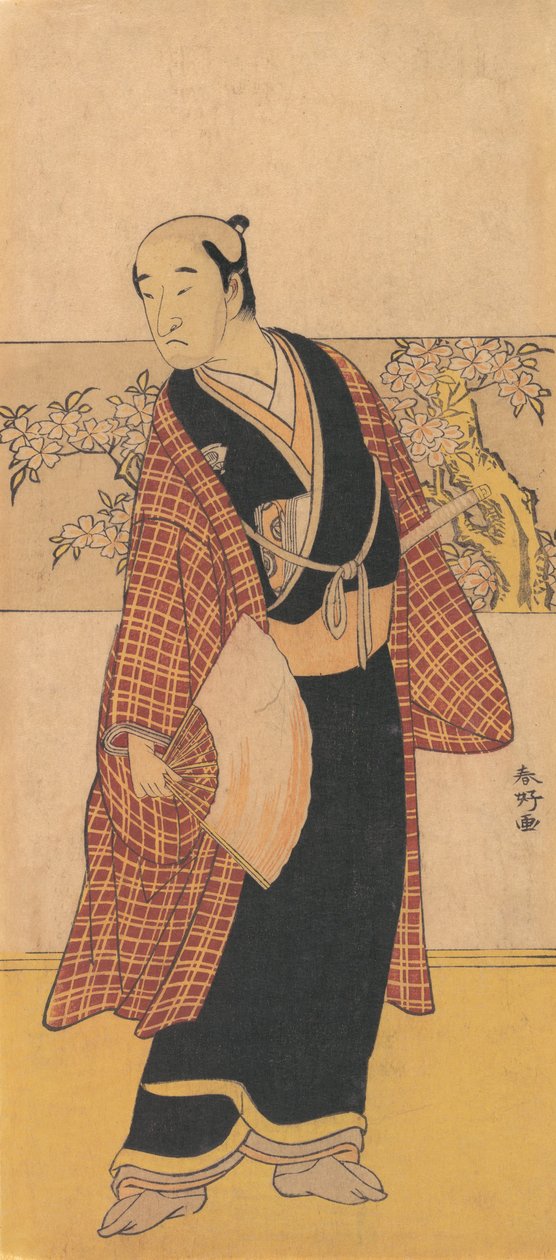 一个身份不明的演员站在那里，手里拿着一把打开的扇子，1743-1812。 作者 胜川俊子