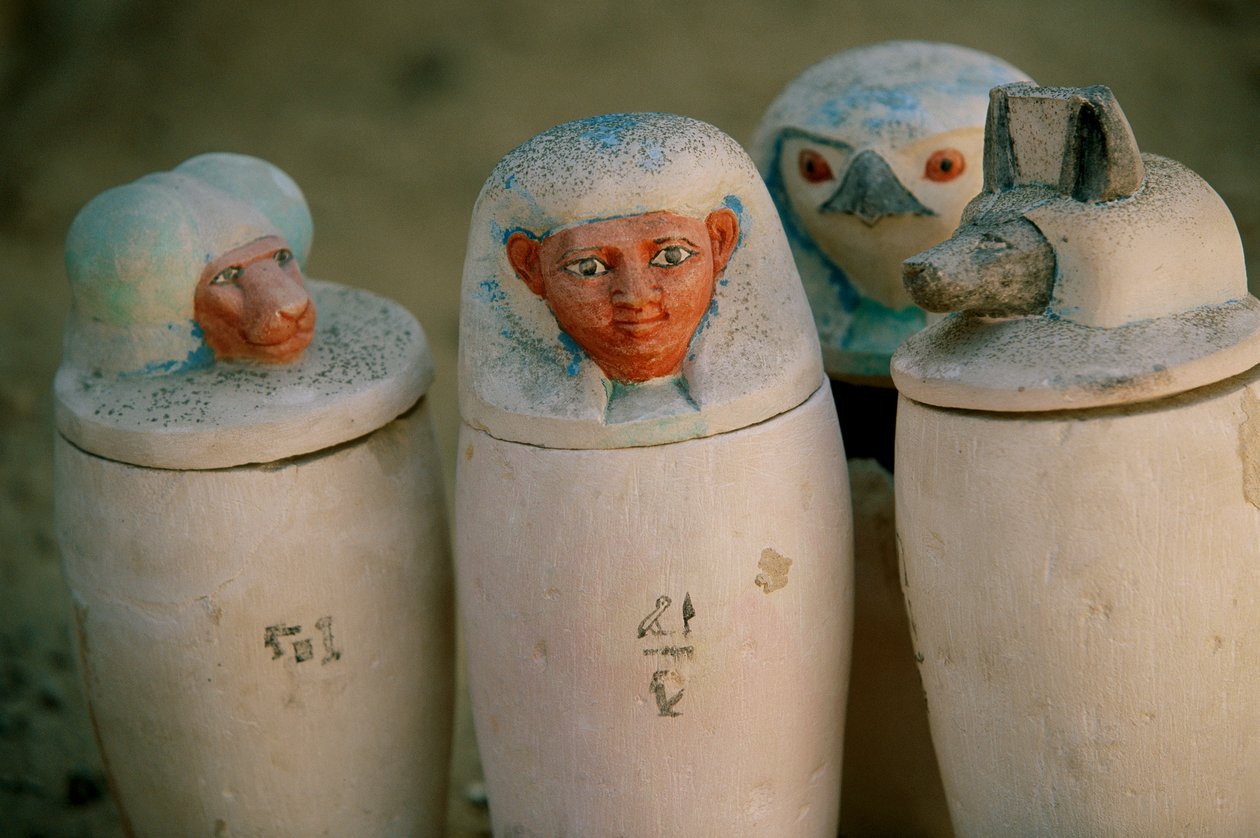 带荷鲁斯四子、哈皮、杜阿穆特夫......瓶塞的 Pakerdemamon 玻璃罐，2002 年（照片） 作者 肯尼思·加勒特
