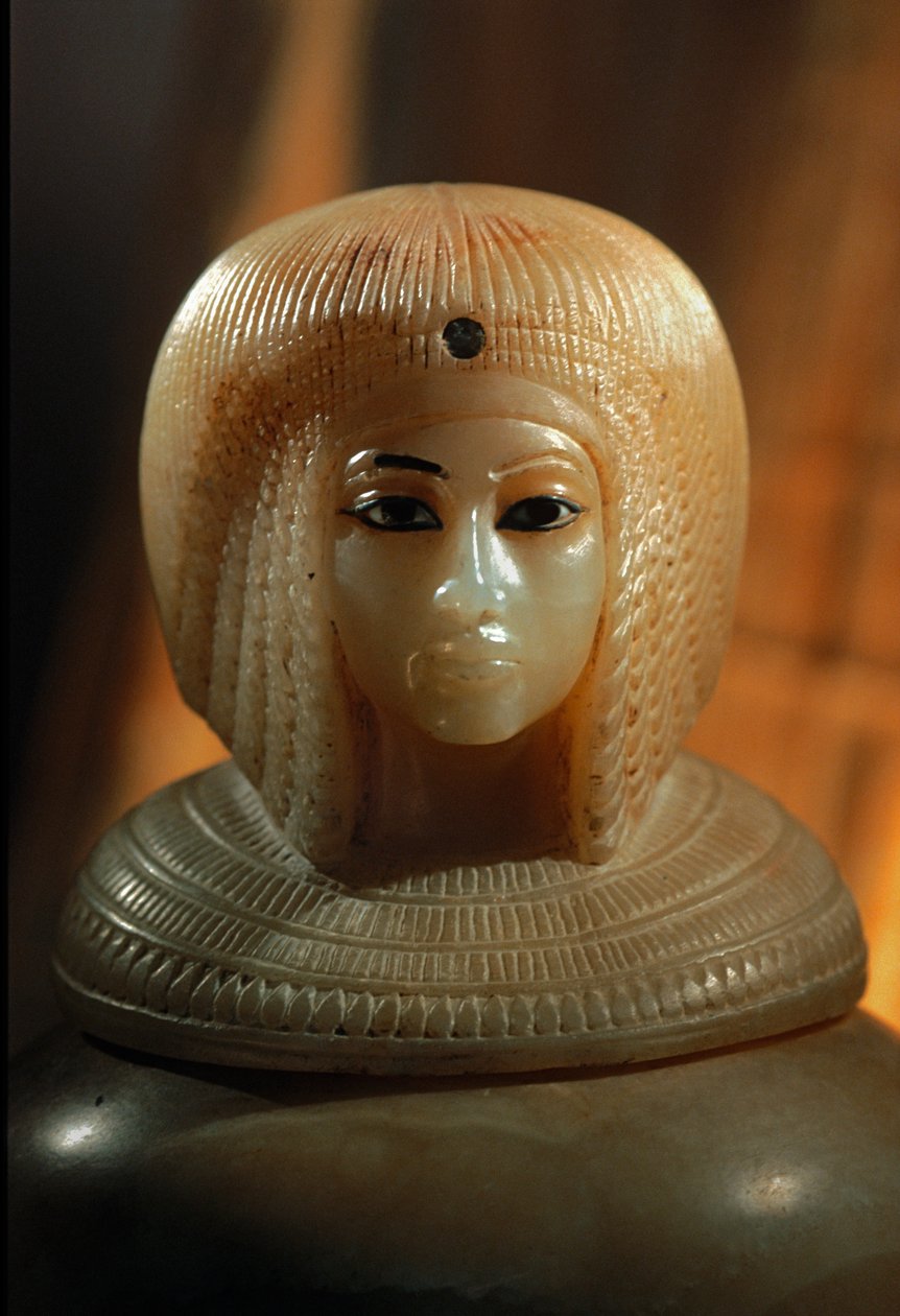 法老阿肯那顿（Akhenaten）的第二任妻子基娅（Kiya）造型的罐盖，2009 年（照片）。 作者 肯尼思·加勒特