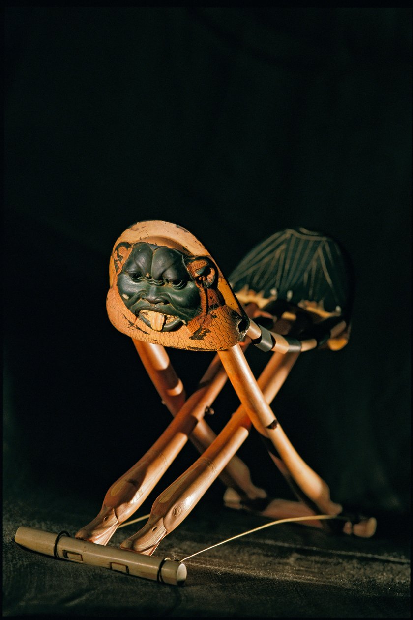 图坦卡蒙国王的折叠象牙头枕，新王国，2002 年（照片） 作者 肯尼思·加勒特